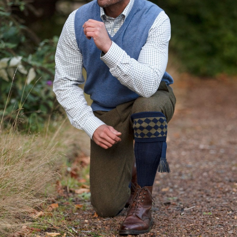 House Of Cheviot Chessboard Mens Shooting Socks And Garters Navy/Dark Olive-2